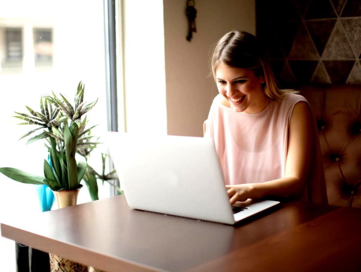 Sessione pratica di produzione video con attrezzatura professionale